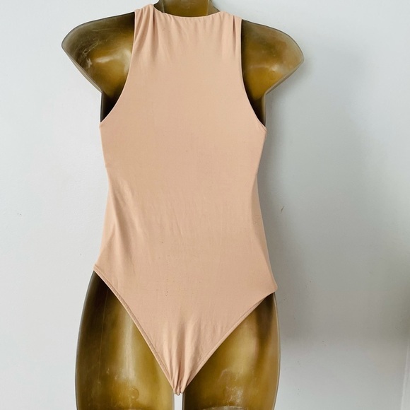 Halter neck bodysuit nude color size large - Picture 3 of 4